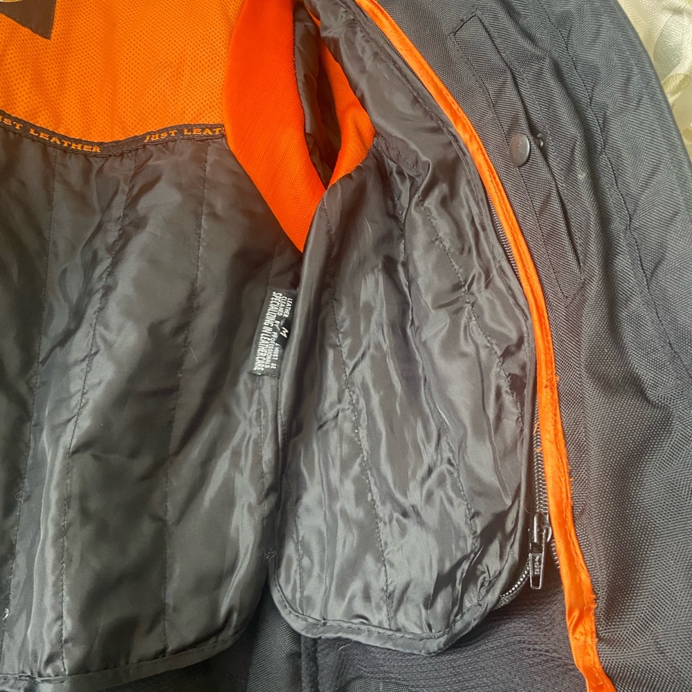 Leather jacket - Picture 3 of 7